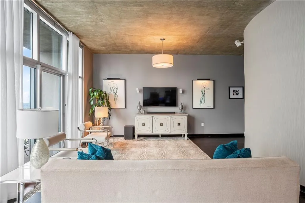 923 Peachtree Street Ne Unit 1524, Atlanta, Georgia 30309, 1 Bedroom Bedrooms, ,1 BathroomBathrooms,Residential,For Sale,923 Peachtree Street Ne Unit 1524,7612547