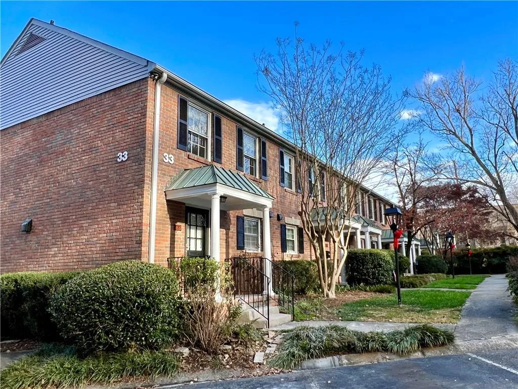6700 Roswell Road Unit 33a, Atlanta, Georgia 30328, 2 Bedrooms Bedrooms, ,1 BathroomBathrooms,Residential,Sold,6700 Roswell Road Unit 33a,7148985