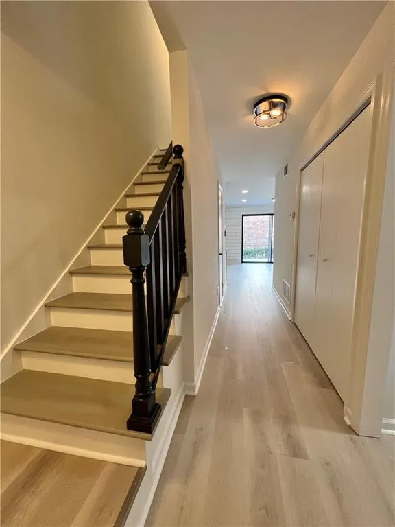 6700 Roswell Road Unit 33a, Atlanta, Georgia 30328, 2 Bedrooms Bedrooms, ,1 BathroomBathrooms,Residential,Sold,6700 Roswell Road Unit 33a,7148985