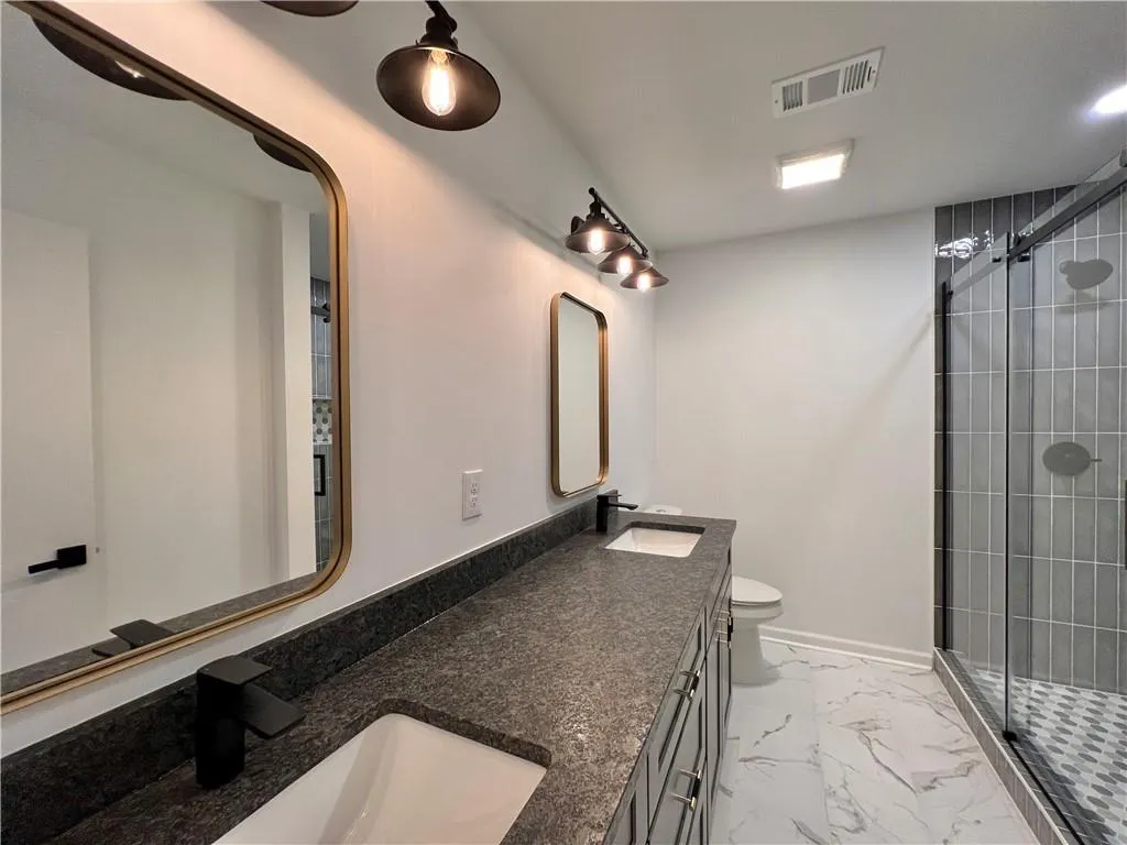 6700 Roswell Road Unit 33a, Atlanta, Georgia 30328, 2 Bedrooms Bedrooms, ,1 BathroomBathrooms,Residential,Sold,6700 Roswell Road Unit 33a,7148985