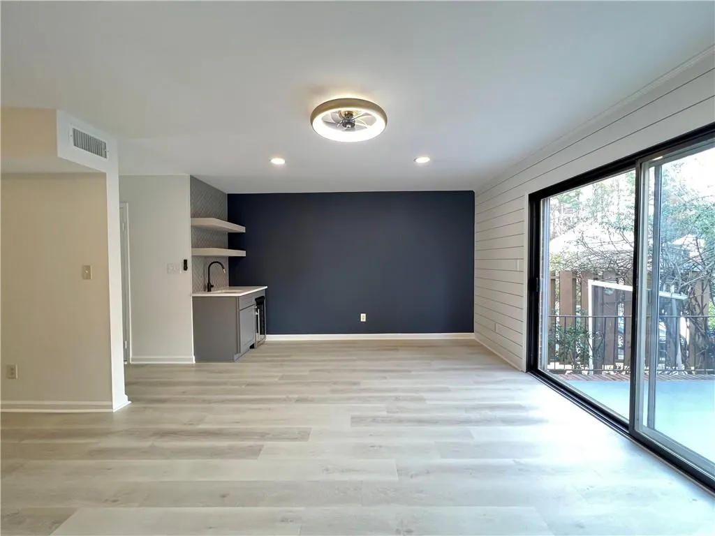 6700 Roswell Road Unit 33a, Atlanta, Georgia 30328, 2 Bedrooms Bedrooms, ,1 BathroomBathrooms,Residential,Sold,6700 Roswell Road Unit 33a,7148985
