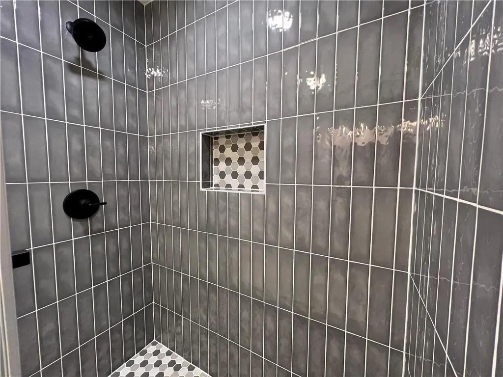 6700 Roswell Road Unit 33a, Atlanta, Georgia 30328, 2 Bedrooms Bedrooms, ,1 BathroomBathrooms,Residential,Sold,6700 Roswell Road Unit 33a,7148985