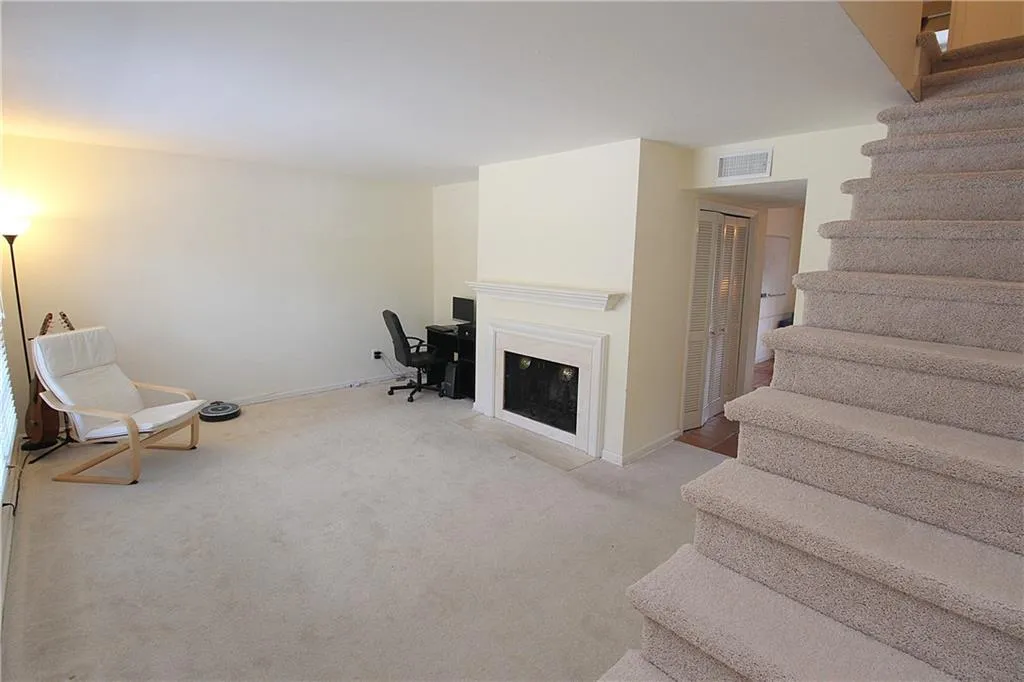 148 Maribeau Square Nw Unit 148, Atlanta, Georgia 30327, 2 Bedrooms Bedrooms, ,2 BathroomsBathrooms,Residential,Sold,148 Maribeau Square Nw Unit 148,6527837