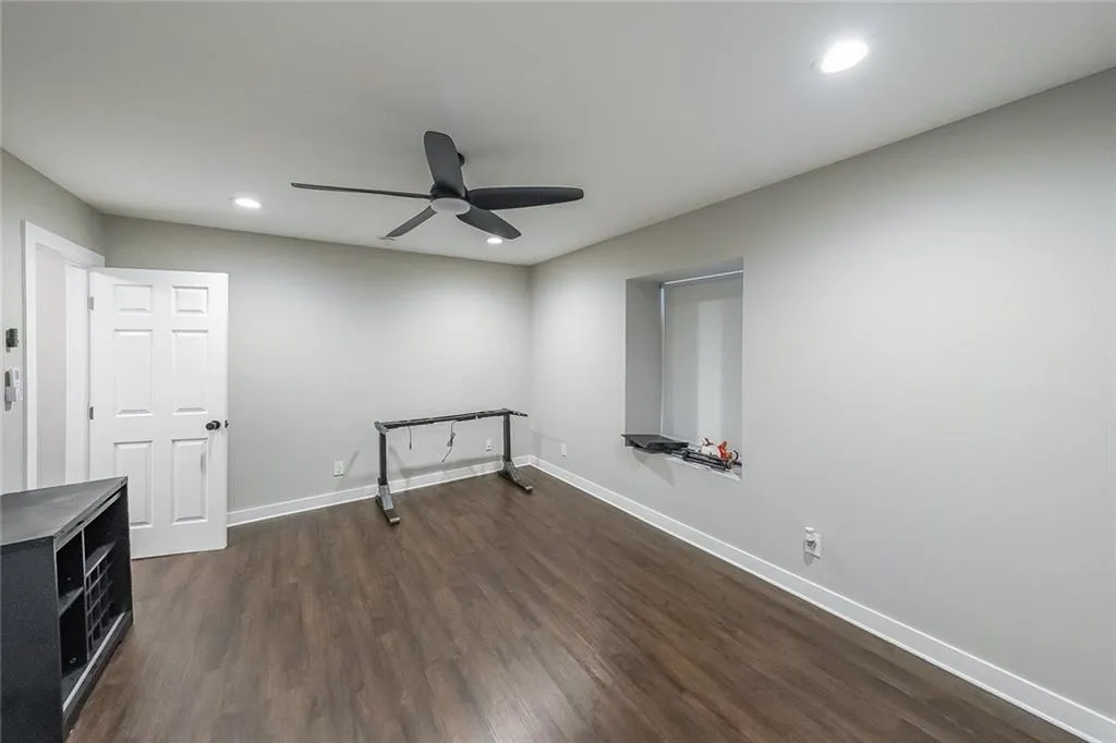 Empty room with recessed lighting, baseboards, dark wood-type flooring, and a ceiling fan