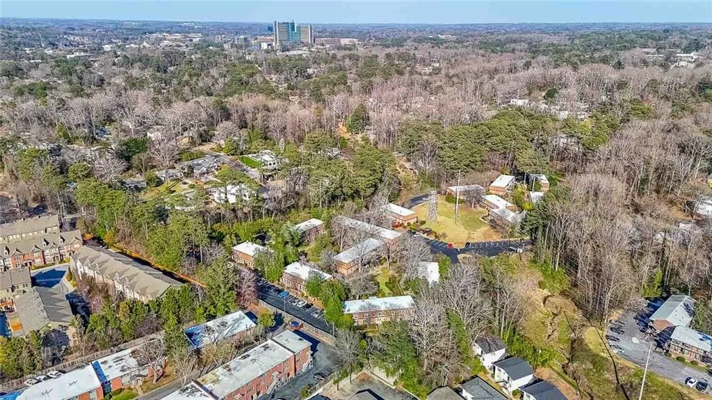 Birds eye view of property featuring a wooded view