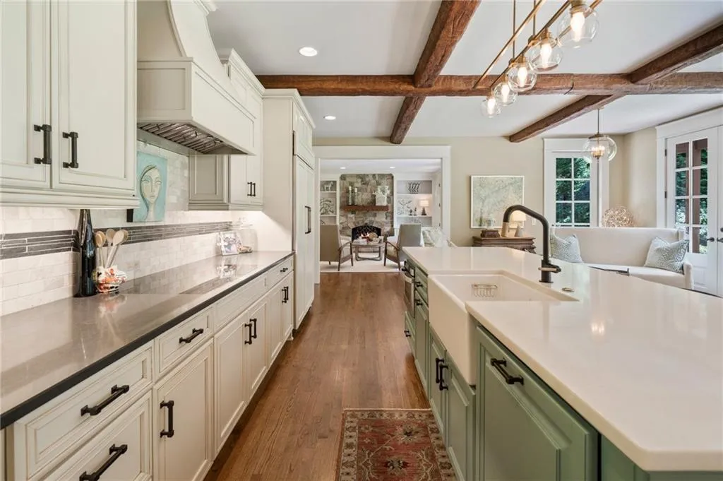 1010 Ivy Falls Drive, Sandy Springs, Georgia 30328, 5 Bedrooms Bedrooms, ,4 BathroomsBathrooms,Residential,Sold,1010 Ivy Falls Drive,7433628