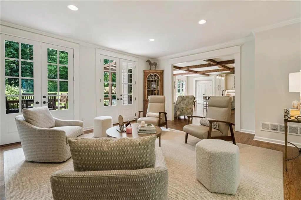 1010 Ivy Falls Drive, Sandy Springs, Georgia 30328, 5 Bedrooms Bedrooms, ,4 BathroomsBathrooms,Residential,Sold,1010 Ivy Falls Drive,7433628