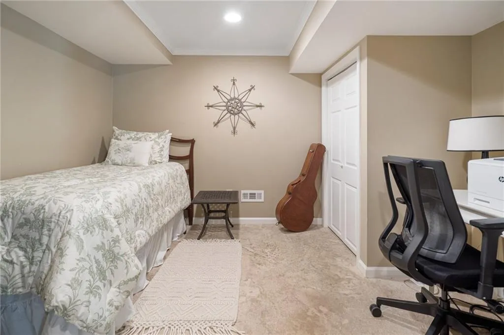 1010 Ivy Falls Drive, Sandy Springs, Georgia 30328, 5 Bedrooms Bedrooms, ,4 BathroomsBathrooms,Residential,Sold,1010 Ivy Falls Drive,7433628