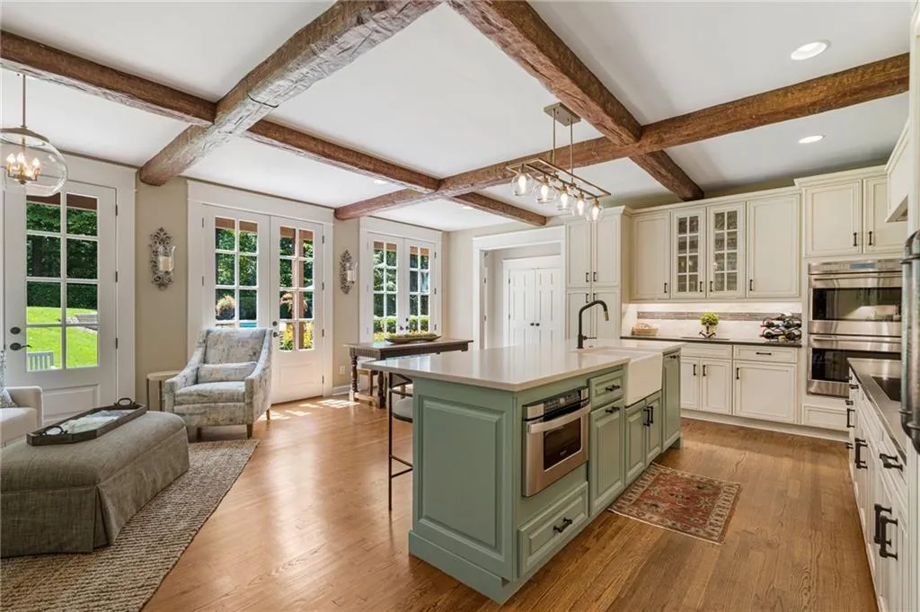 1010 Ivy Falls Drive, Sandy Springs, Georgia 30328, 5 Bedrooms Bedrooms, ,4 BathroomsBathrooms,Residential,Sold,1010 Ivy Falls Drive,7433628