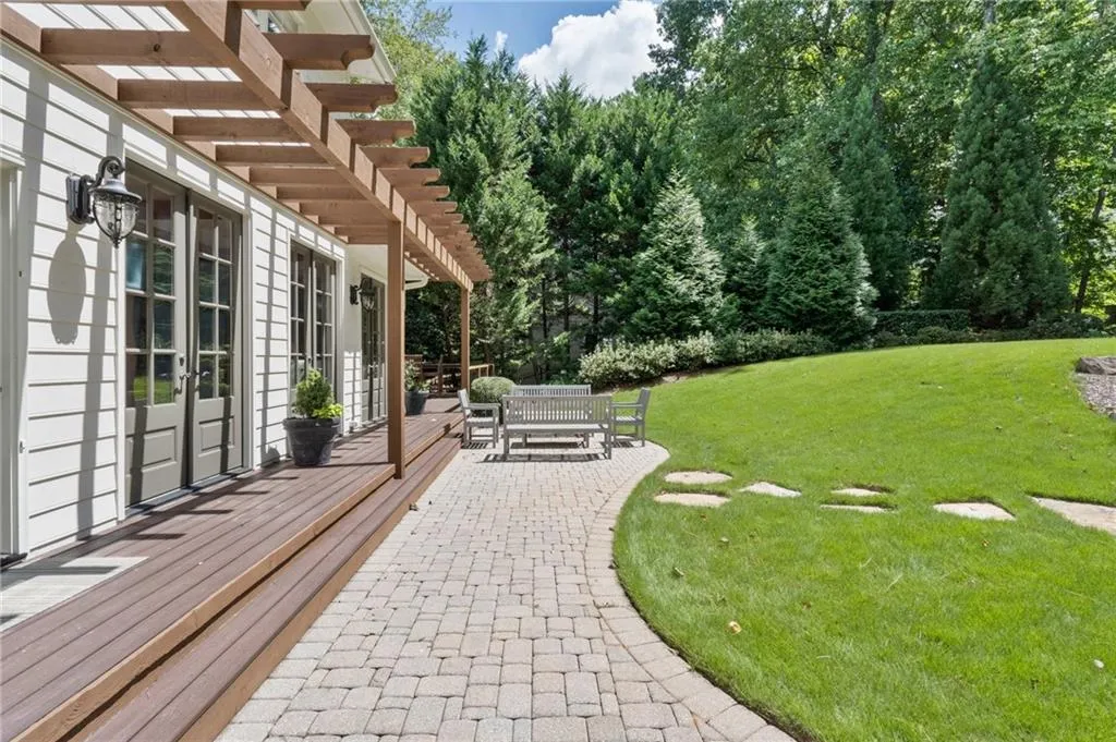 1010 Ivy Falls Drive, Sandy Springs, Georgia 30328, 5 Bedrooms Bedrooms, ,4 BathroomsBathrooms,Residential,Sold,1010 Ivy Falls Drive,7433628