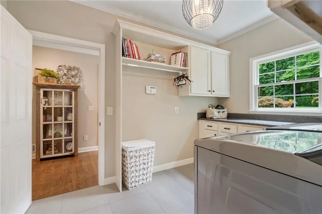 1010 Ivy Falls Drive, Sandy Springs, Georgia 30328, 5 Bedrooms Bedrooms, ,4 BathroomsBathrooms,Residential,Sold,1010 Ivy Falls Drive,7433628