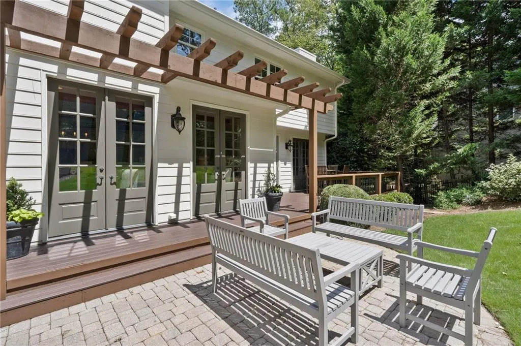 1010 Ivy Falls Drive, Sandy Springs, Georgia 30328, 5 Bedrooms Bedrooms, ,4 BathroomsBathrooms,Residential,Sold,1010 Ivy Falls Drive,7433628