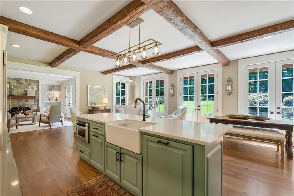 1010 Ivy Falls Drive, Sandy Springs, Georgia 30328, 5 Bedrooms Bedrooms, ,4 BathroomsBathrooms,Residential,Sold,1010 Ivy Falls Drive,7433628