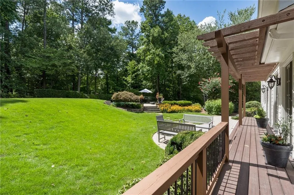 1010 Ivy Falls Drive, Sandy Springs, Georgia 30328, 5 Bedrooms Bedrooms, ,4 BathroomsBathrooms,Residential,Sold,1010 Ivy Falls Drive,7433628