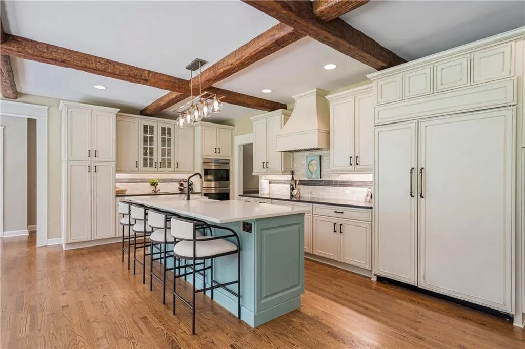 1010 Ivy Falls Drive, Sandy Springs, Georgia 30328, 5 Bedrooms Bedrooms, ,4 BathroomsBathrooms,Residential,Sold,1010 Ivy Falls Drive,7433628