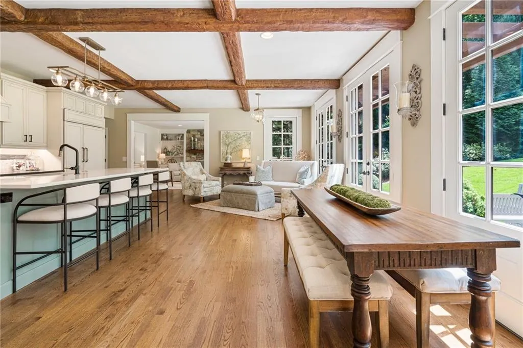 1010 Ivy Falls Drive, Sandy Springs, Georgia 30328, 5 Bedrooms Bedrooms, ,4 BathroomsBathrooms,Residential,Sold,1010 Ivy Falls Drive,7433628