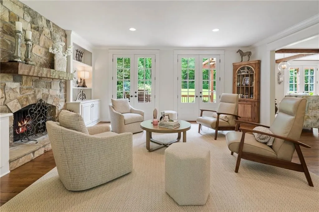 1010 Ivy Falls Drive, Sandy Springs, Georgia 30328, 5 Bedrooms Bedrooms, ,4 BathroomsBathrooms,Residential,Sold,1010 Ivy Falls Drive,7433628