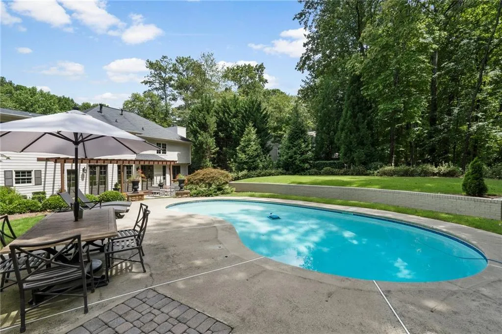 1010 Ivy Falls Drive, Sandy Springs, Georgia 30328, 5 Bedrooms Bedrooms, ,4 BathroomsBathrooms,Residential,Sold,1010 Ivy Falls Drive,7433628