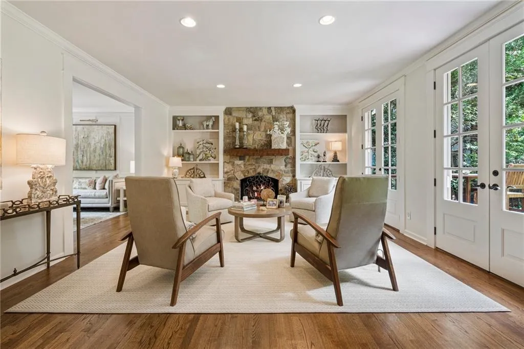 1010 Ivy Falls Drive, Sandy Springs, Georgia 30328, 5 Bedrooms Bedrooms, ,4 BathroomsBathrooms,Residential,Sold,1010 Ivy Falls Drive,7433628