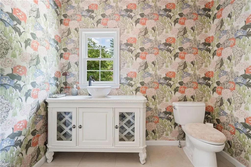 1010 Ivy Falls Drive, Sandy Springs, Georgia 30328, 5 Bedrooms Bedrooms, ,4 BathroomsBathrooms,Residential,Sold,1010 Ivy Falls Drive,7433628