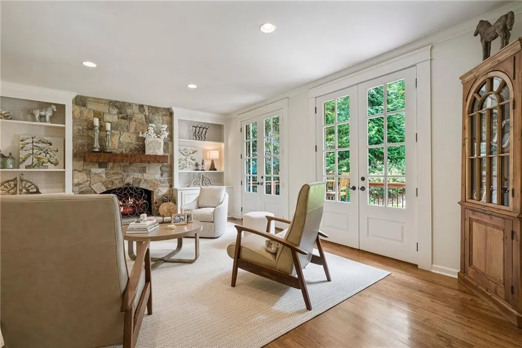 1010 Ivy Falls Drive, Sandy Springs, Georgia 30328, 5 Bedrooms Bedrooms, ,4 BathroomsBathrooms,Residential,Sold,1010 Ivy Falls Drive,7433628