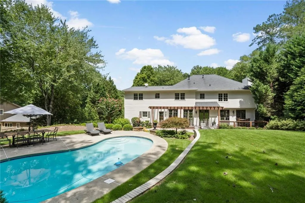 1010 Ivy Falls Drive, Sandy Springs, Georgia 30328, 5 Bedrooms Bedrooms, ,4 BathroomsBathrooms,Residential,Sold,1010 Ivy Falls Drive,7433628