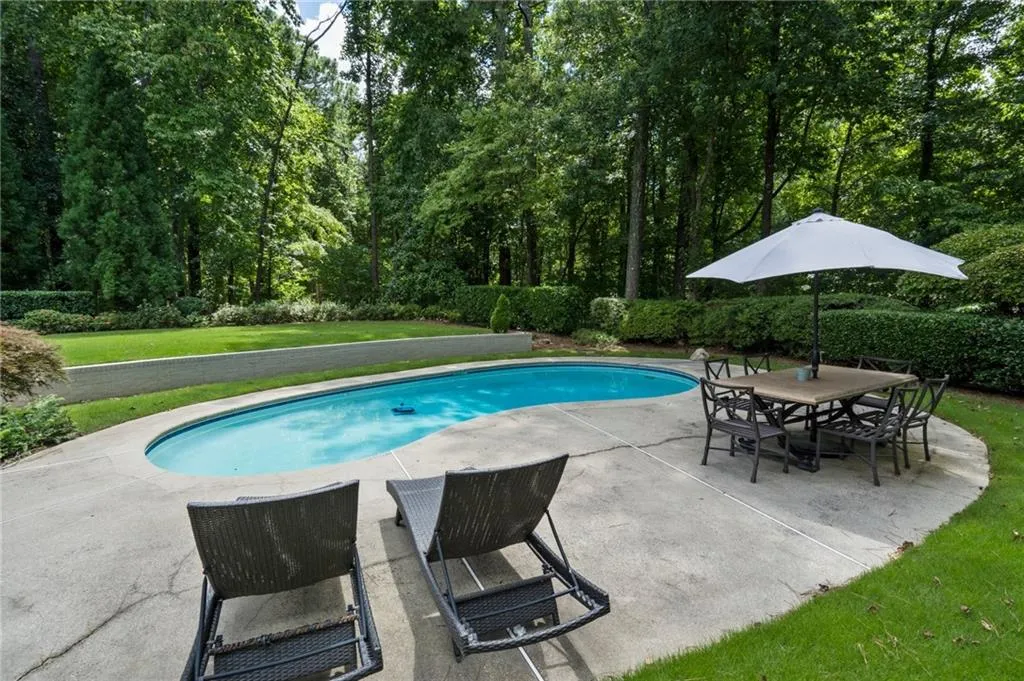 1010 Ivy Falls Drive, Sandy Springs, Georgia 30328, 5 Bedrooms Bedrooms, ,4 BathroomsBathrooms,Residential,Sold,1010 Ivy Falls Drive,7433628