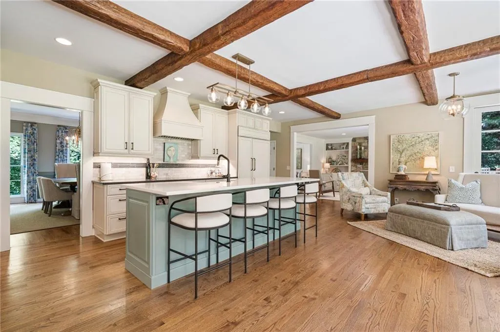 1010 Ivy Falls Drive, Sandy Springs, Georgia 30328, 5 Bedrooms Bedrooms, ,4 BathroomsBathrooms,Residential,Sold,1010 Ivy Falls Drive,7433628