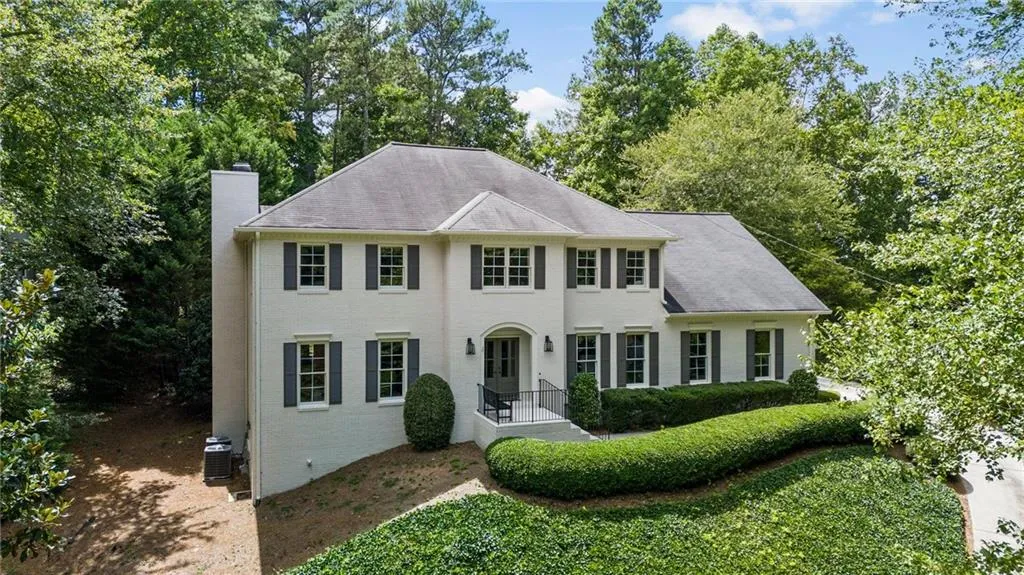 1010 Ivy Falls Drive, Sandy Springs, Georgia 30328, 5 Bedrooms Bedrooms, ,4 BathroomsBathrooms,Residential,Sold,1010 Ivy Falls Drive,7433628