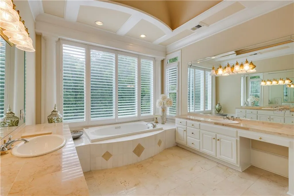 460 Verdi Lane, Sandy Springs, Georgia 30350, 6 Bedrooms Bedrooms, ,4 BathroomsBathrooms,Residential,Sold,460 Verdi Lane,7435155