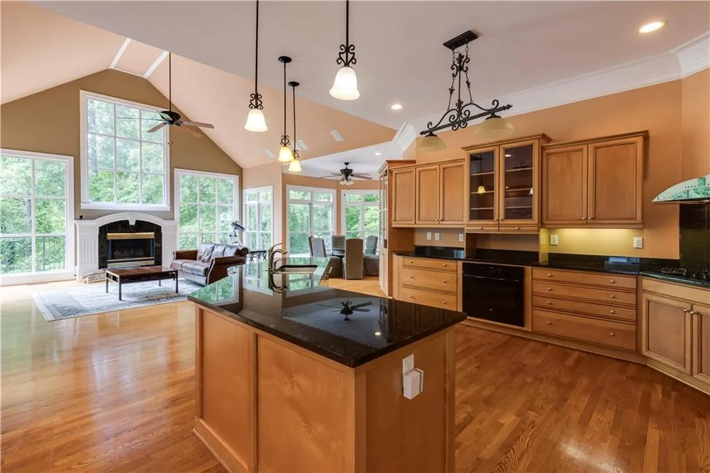 460 Verdi Lane, Sandy Springs, Georgia 30350, 6 Bedrooms Bedrooms, ,4 BathroomsBathrooms,Residential,Sold,460 Verdi Lane,7435155