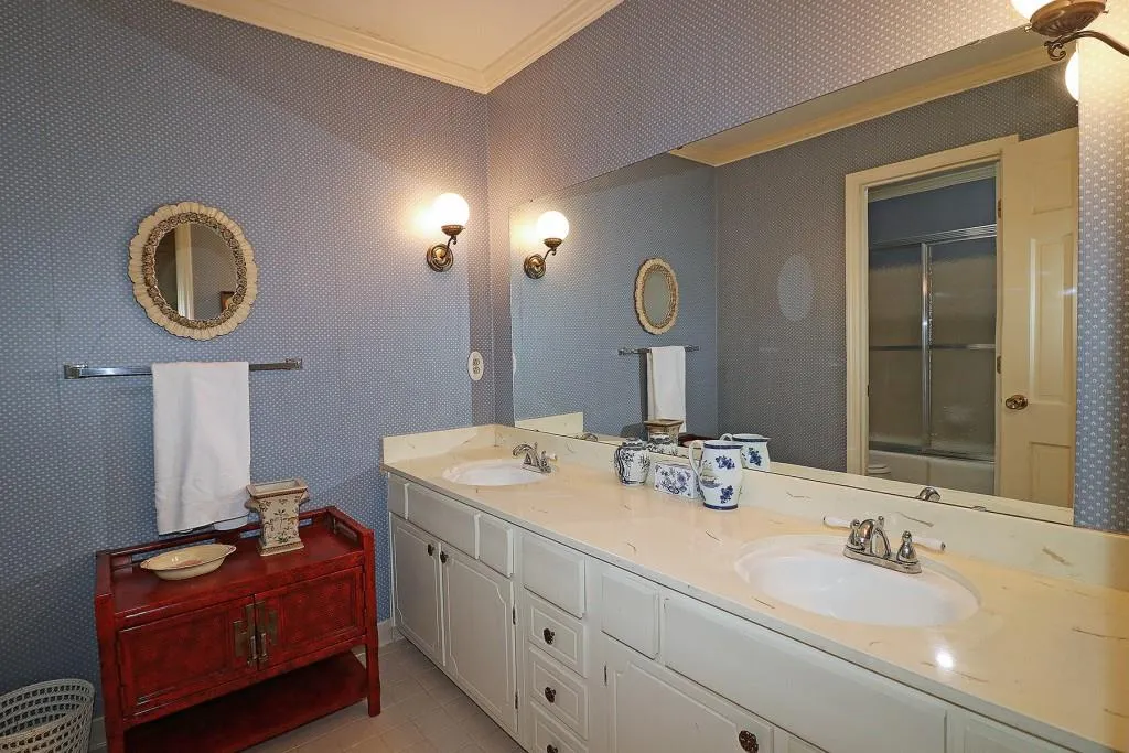 775 Weatherly Lane, Sandy Springs, Georgia 30328, 4 Bedrooms Bedrooms, ,2 BathroomsBathrooms,Residential,Sold,775 Weatherly Lane,6903115