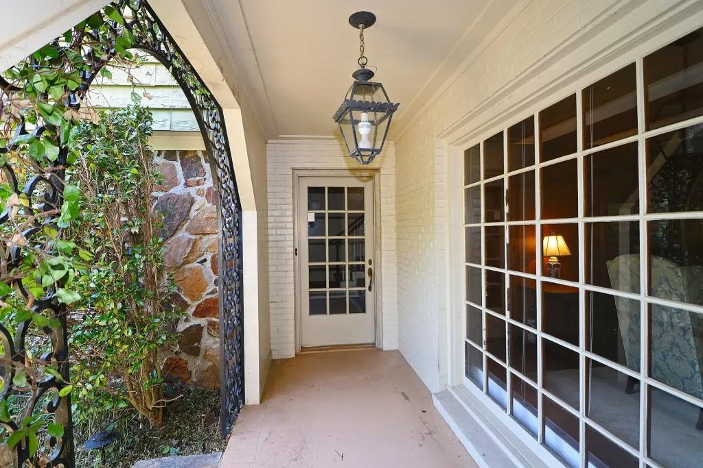 775 Weatherly Lane, Sandy Springs, Georgia 30328, 4 Bedrooms Bedrooms, ,2 BathroomsBathrooms,Residential,Sold,775 Weatherly Lane,6903115