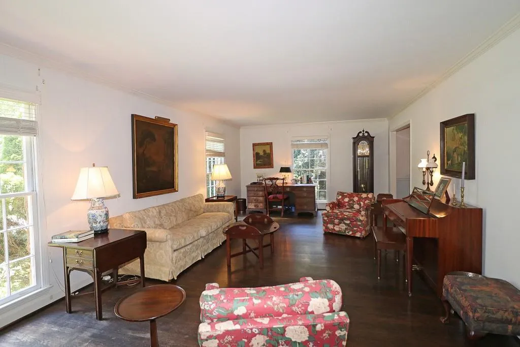 775 Weatherly Lane, Sandy Springs, Georgia 30328, 4 Bedrooms Bedrooms, ,2 BathroomsBathrooms,Residential,Sold,775 Weatherly Lane,6903115