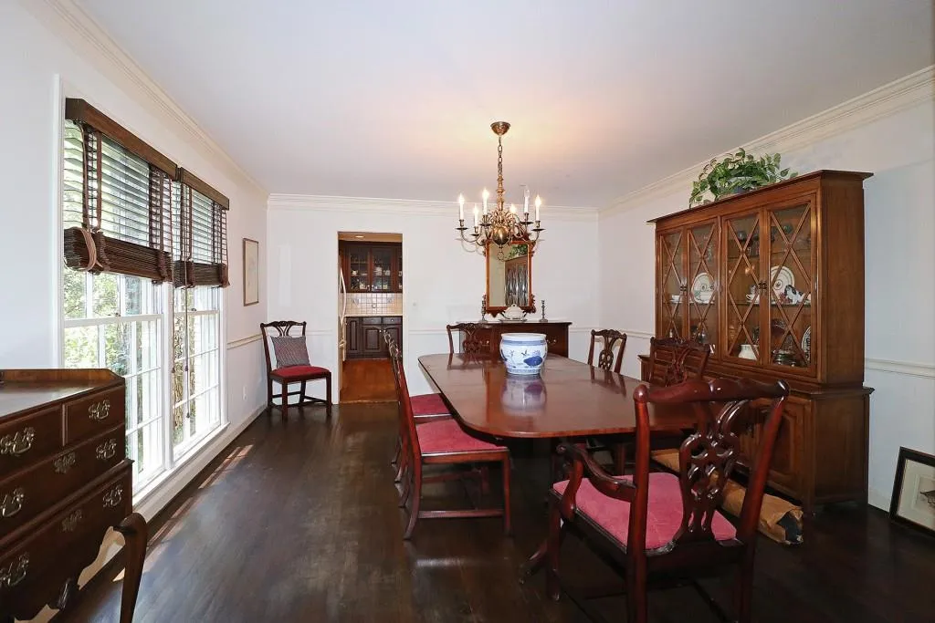 775 Weatherly Lane, Sandy Springs, Georgia 30328, 4 Bedrooms Bedrooms, ,2 BathroomsBathrooms,Residential,Sold,775 Weatherly Lane,6903115