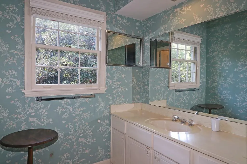 775 Weatherly Lane, Sandy Springs, Georgia 30328, 4 Bedrooms Bedrooms, ,2 BathroomsBathrooms,Residential,Sold,775 Weatherly Lane,6903115