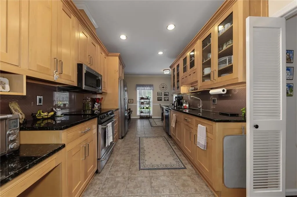 5207 Glenridge Drive, Atlanta, Georgia 30342, 3 Bedrooms Bedrooms, ,2 BathroomsBathrooms,Residential,Sold,5207 Glenridge Drive,7254597