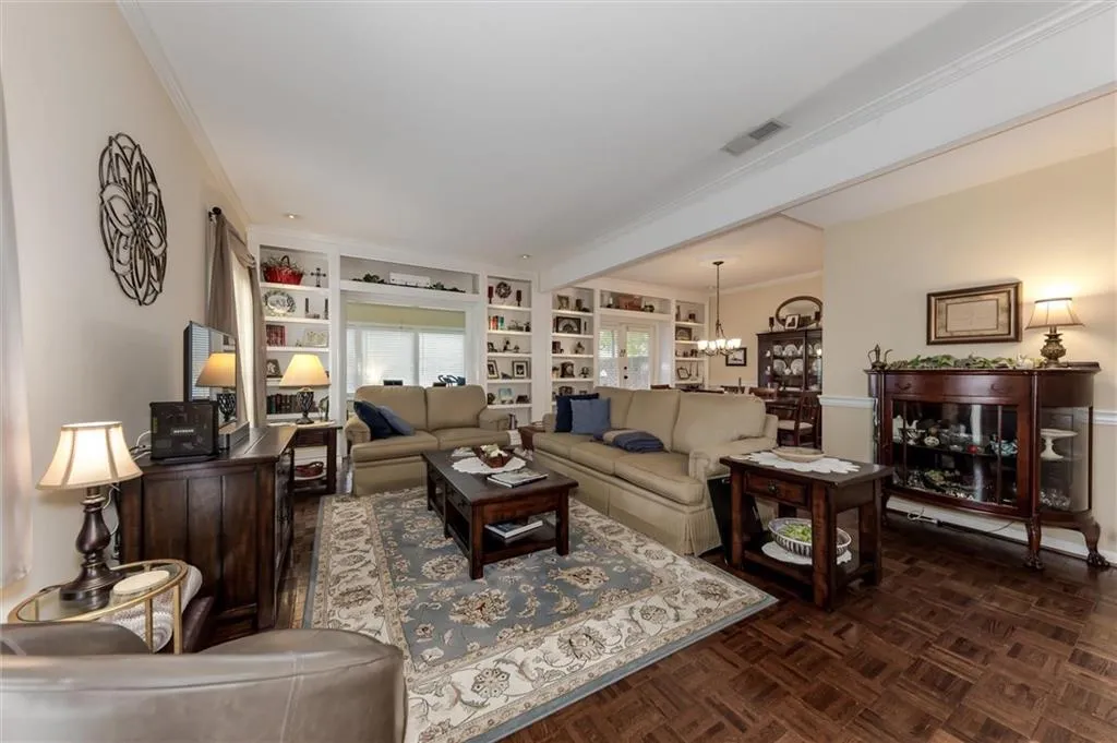 5207 Glenridge Drive, Atlanta, Georgia 30342, 3 Bedrooms Bedrooms, ,2 BathroomsBathrooms,Residential,Sold,5207 Glenridge Drive,7254597