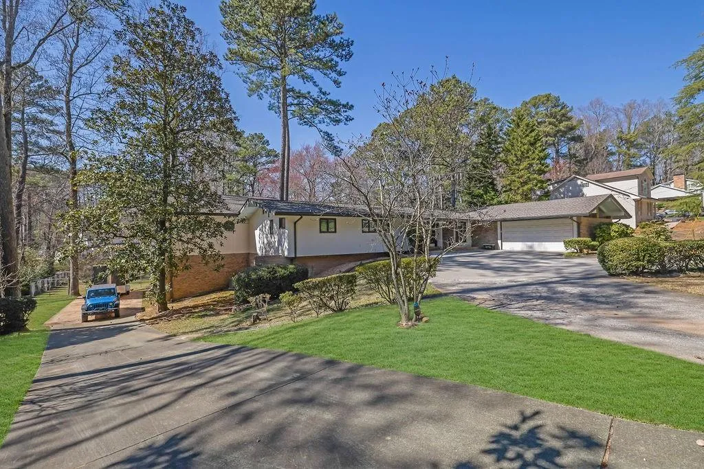505 River Valley Road, Sandy Springs, Georgia 30328, 4 Bedrooms Bedrooms, ,4 BathroomsBathrooms,Residential,For Sale,505 River Valley Road,7514584