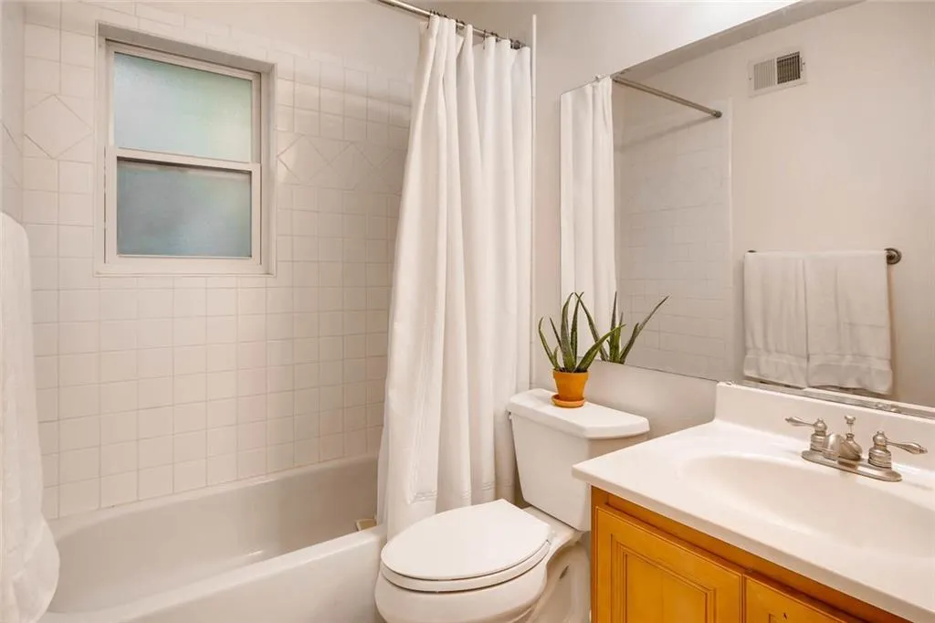 6940 Roswell Road Unit 11 C, Atlanta, Georgia 30328, 2 Bedrooms Bedrooms, ,1 BathroomBathrooms,Residential,Sold,6940 Roswell Road Unit 11 C,6012281