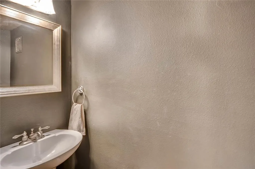 6940 Roswell Road Unit 11 C, Atlanta, Georgia 30328, 2 Bedrooms Bedrooms, ,1 BathroomBathrooms,Residential,Sold,6940 Roswell Road Unit 11 C,6012281