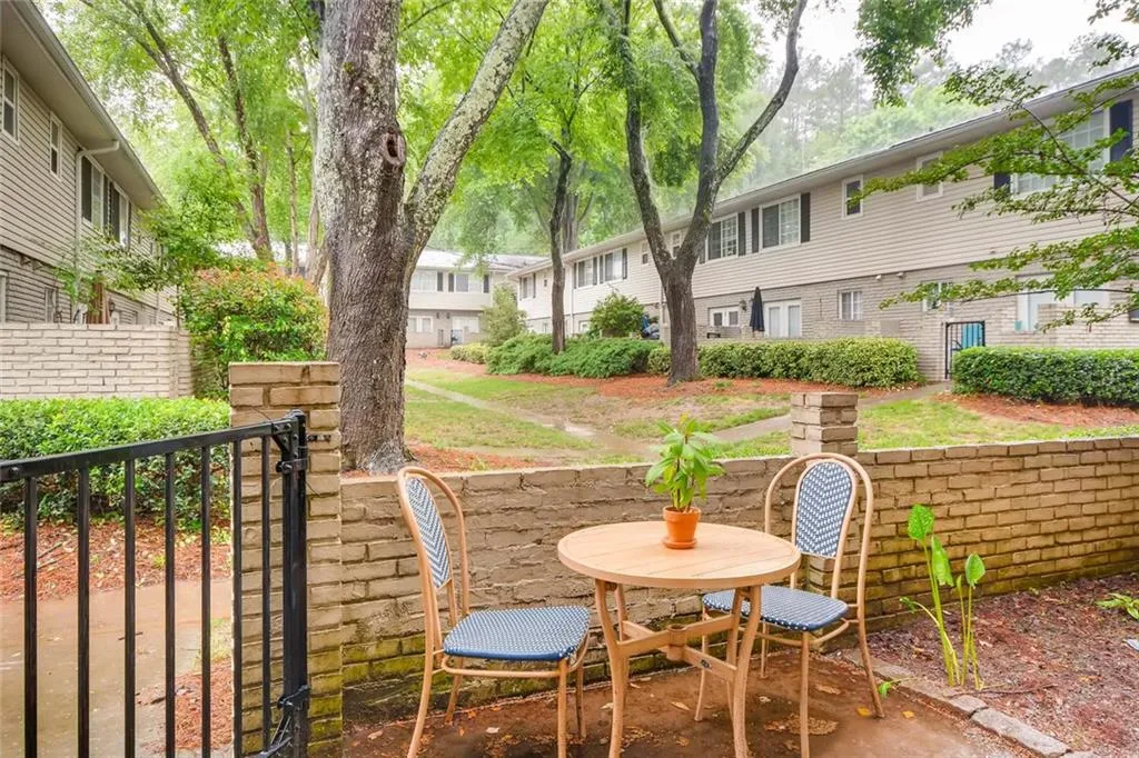 6940 Roswell Road Unit 11 C, Atlanta, Georgia 30328, 2 Bedrooms Bedrooms, ,1 BathroomBathrooms,Residential,Sold,6940 Roswell Road Unit 11 C,6012281