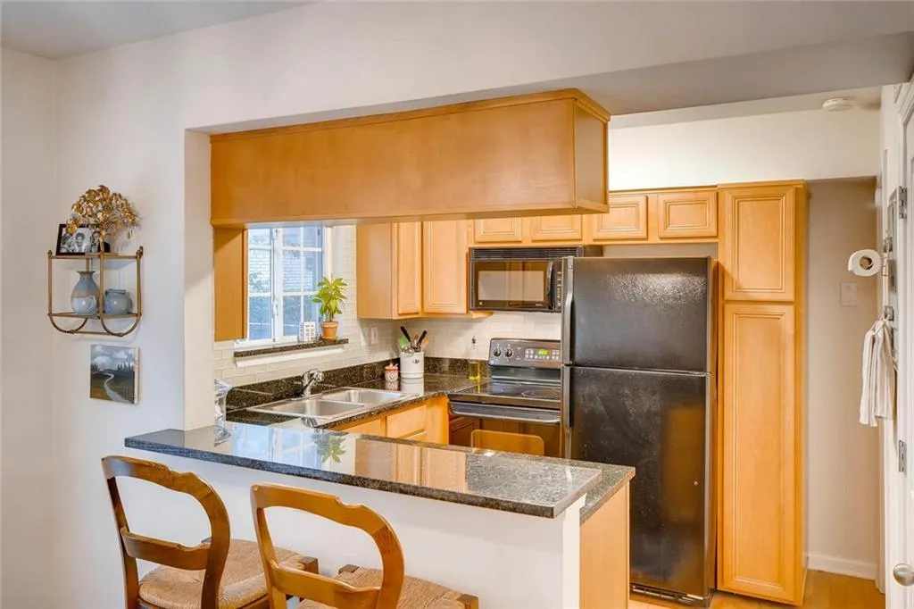 6940 Roswell Road Unit 11 C, Atlanta, Georgia 30328, 2 Bedrooms Bedrooms, ,1 BathroomBathrooms,Residential,Sold,6940 Roswell Road Unit 11 C,6012281