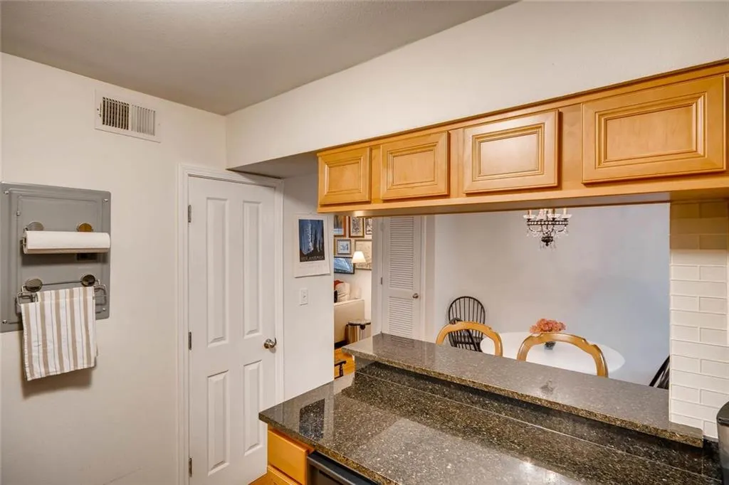 6940 Roswell Road Unit 11 C, Atlanta, Georgia 30328, 2 Bedrooms Bedrooms, ,1 BathroomBathrooms,Residential,Sold,6940 Roswell Road Unit 11 C,6012281