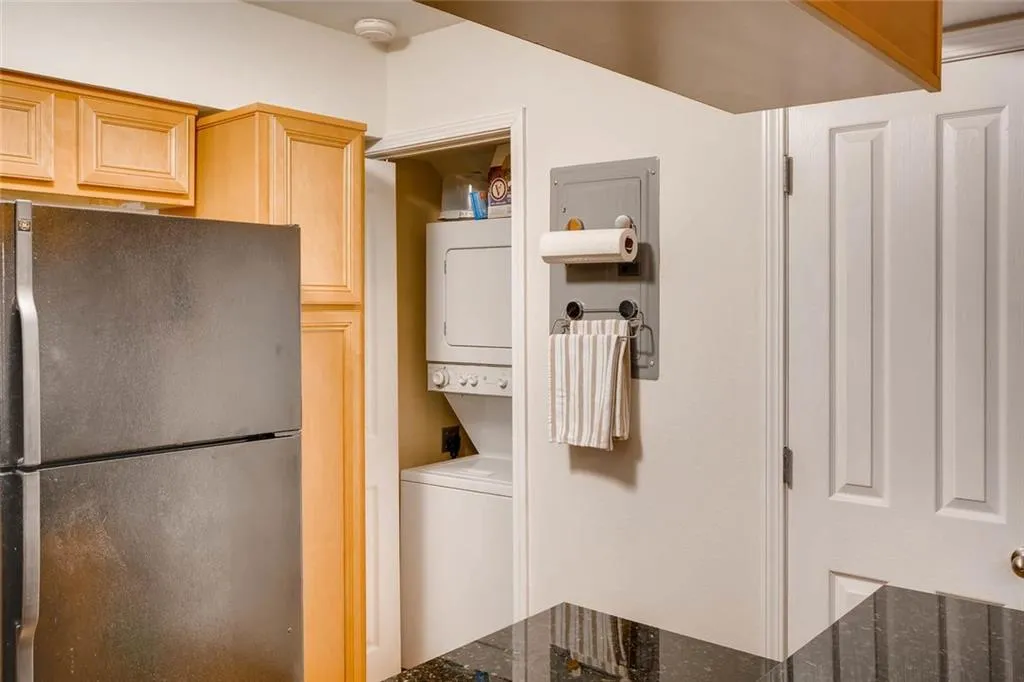 6940 Roswell Road Unit 11 C, Atlanta, Georgia 30328, 2 Bedrooms Bedrooms, ,1 BathroomBathrooms,Residential,Sold,6940 Roswell Road Unit 11 C,6012281