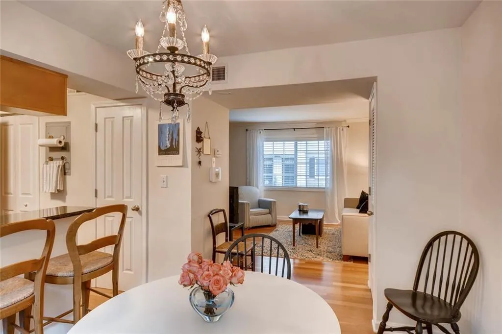 6940 Roswell Road Unit 11 C, Atlanta, Georgia 30328, 2 Bedrooms Bedrooms, ,1 BathroomBathrooms,Residential,Sold,6940 Roswell Road Unit 11 C,6012281