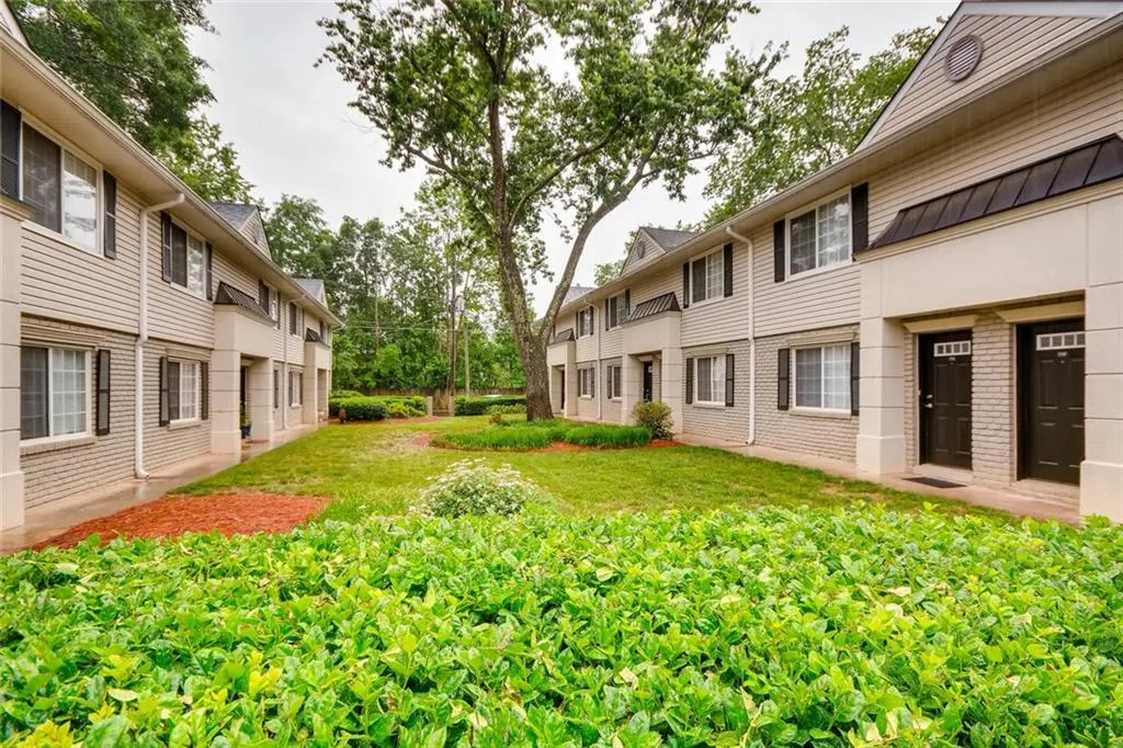 6940 Roswell Road Unit 11 C, Atlanta, Georgia 30328, 2 Bedrooms Bedrooms, ,1 BathroomBathrooms,Residential,Sold,6940 Roswell Road Unit 11 C,6012281