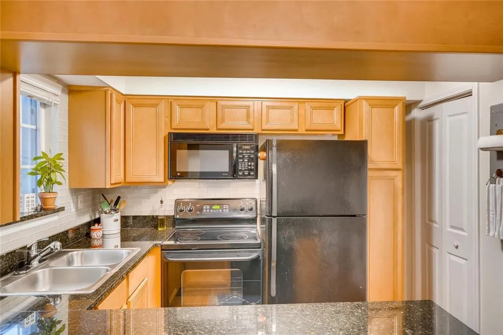6940 Roswell Road Unit 11 C, Atlanta, Georgia 30328, 2 Bedrooms Bedrooms, ,1 BathroomBathrooms,Residential,Sold,6940 Roswell Road Unit 11 C,6012281