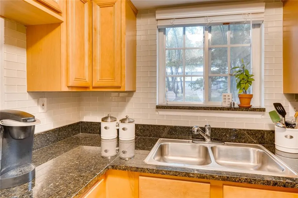 6940 Roswell Road Unit 11 C, Atlanta, Georgia 30328, 2 Bedrooms Bedrooms, ,1 BathroomBathrooms,Residential,Sold,6940 Roswell Road Unit 11 C,6012281