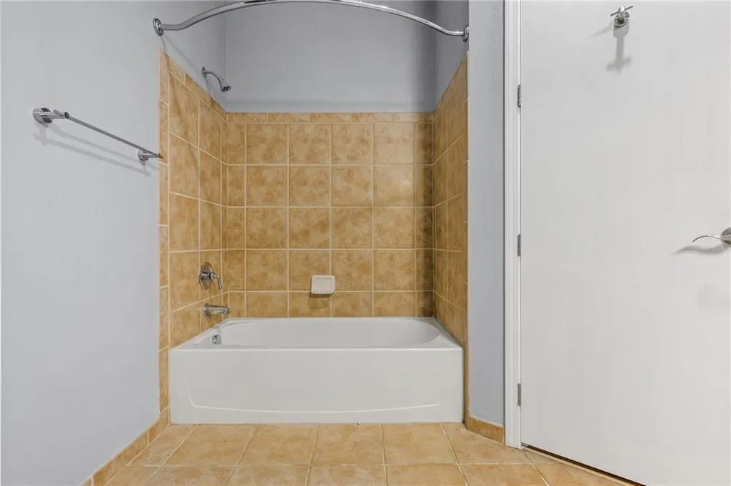 711 Cosmopolitan Drive Ne Unit 213, Atlanta, Georgia 30324, 2 Bedrooms Bedrooms, ,2 BathroomsBathrooms,Residential,For Sale,711 Cosmopolitan Drive Ne Unit 213,7556164
